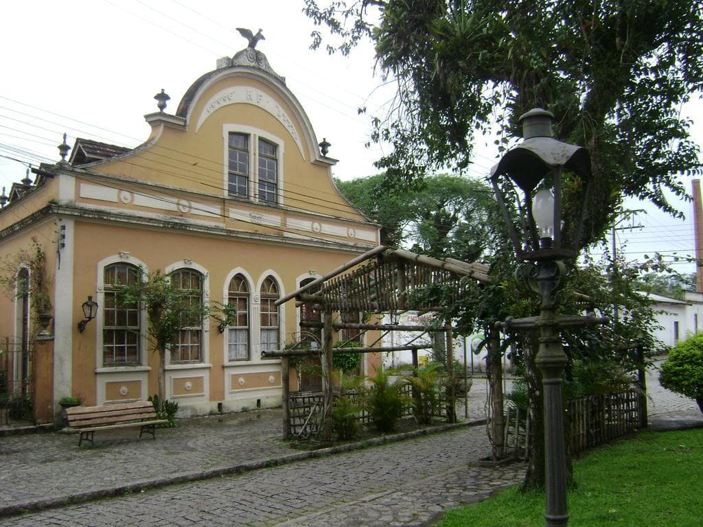 Casarão colonial no circuito gastronômico de Morretes