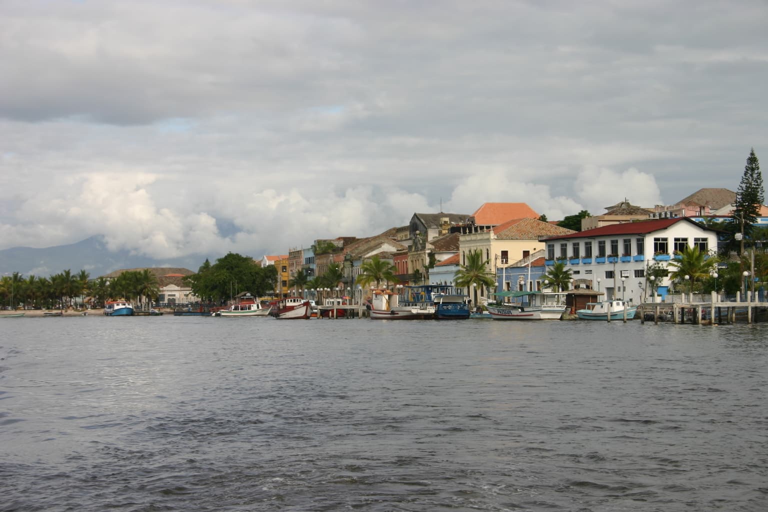 Litoral do Paraná — Mercado Municipal do Café e orla do Rio Itiberê em Paranaguá