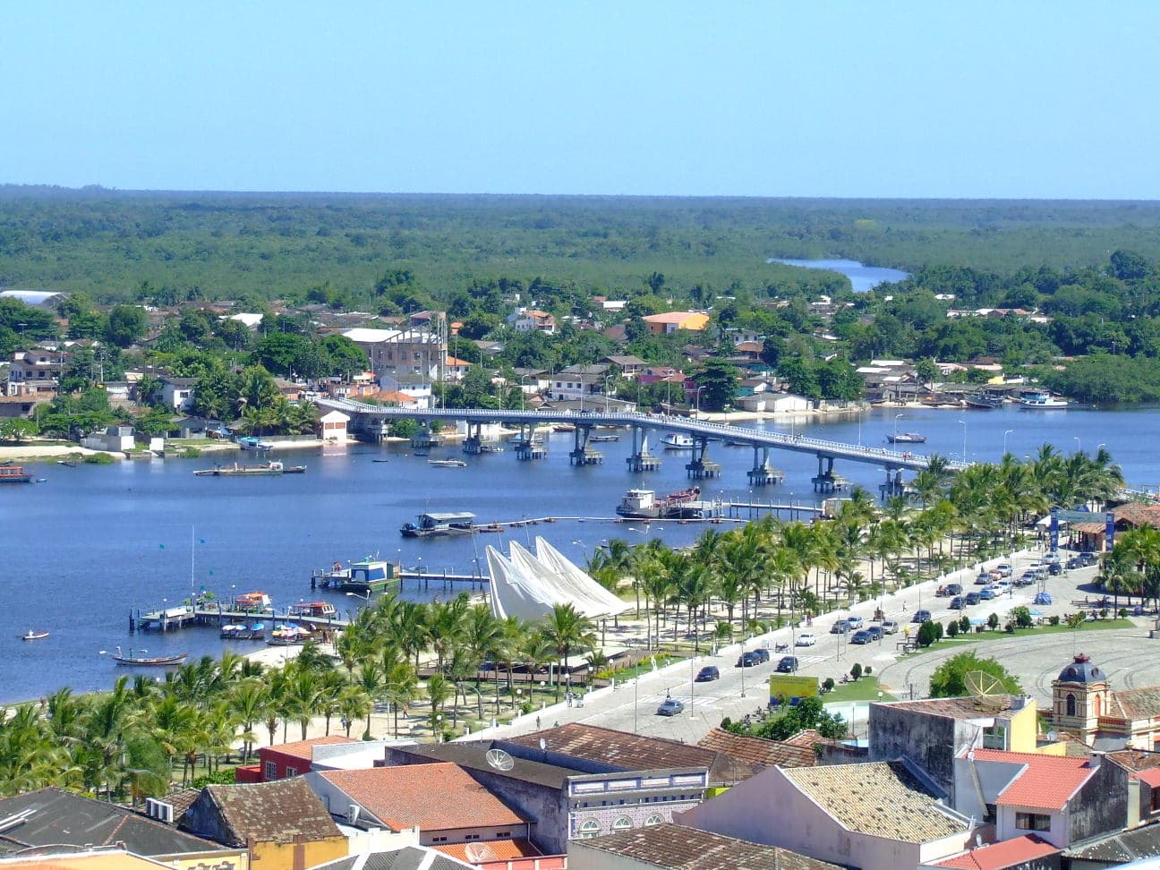 Centro Histórico de Paranaguá junto à baía