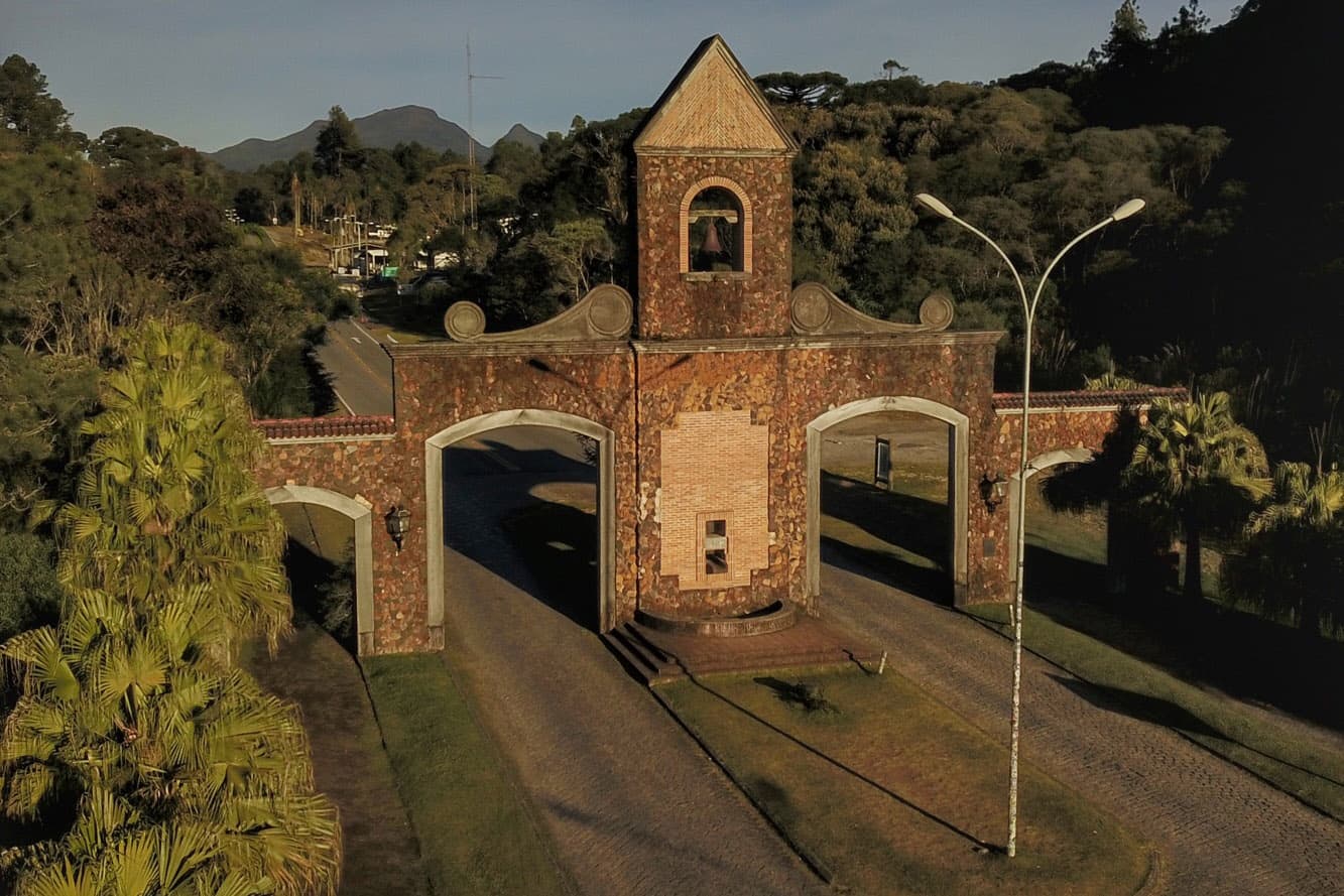 Portal da Estrada da Graciosa