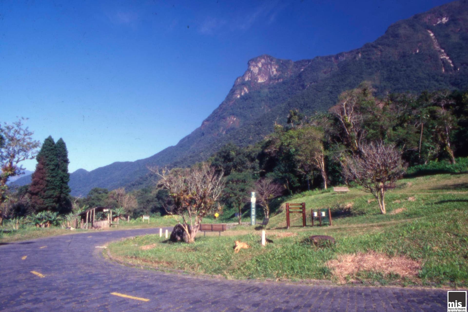 Portal da Estrada da Graciosa